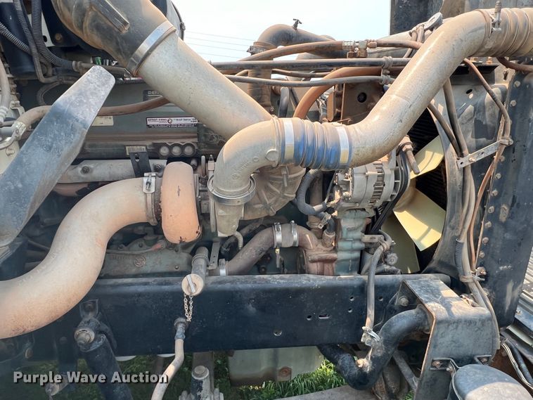 image for item DR1419 1995 Freightliner FLD120  semi truck