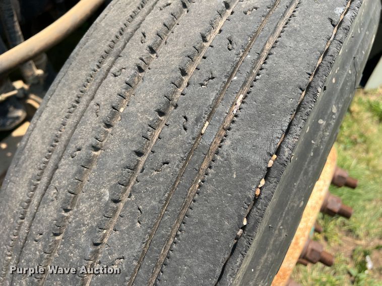 image for item DR1419 1995 Freightliner FLD120  semi truck