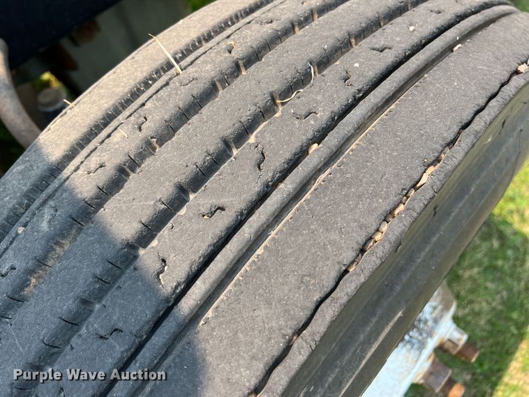 image for item DR1419 1995 Freightliner FLD120  semi truck