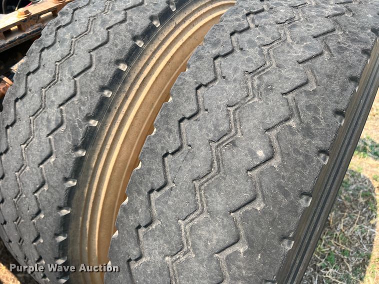 image for item DR1419 1995 Freightliner FLD120  semi truck