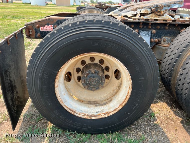 image for item DR1419 1995 Freightliner FLD120  semi truck