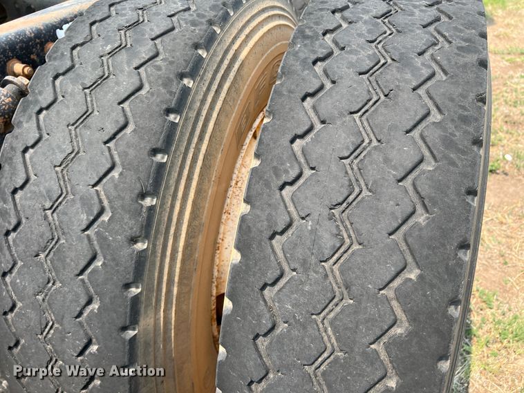 image for item DR1419 1995 Freightliner FLD120  semi truck