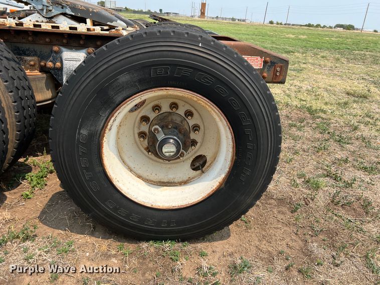 image for item DR1419 1995 Freightliner FLD120  semi truck