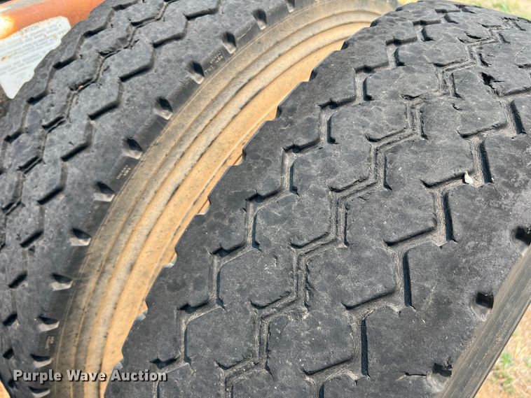 image for item DR1419 1995 Freightliner FLD120  semi truck