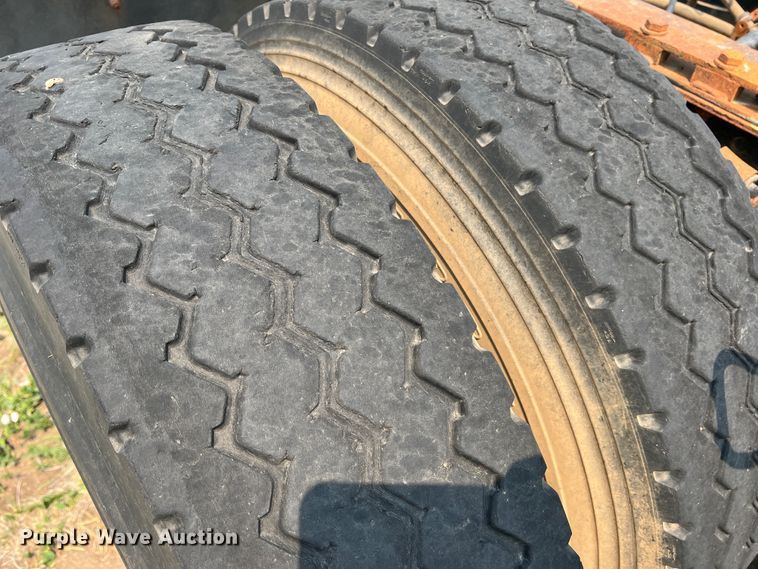 image for item DR1419 1995 Freightliner FLD120  semi truck