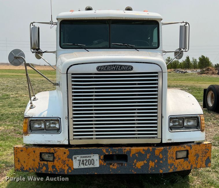 image for item DR1420 1995 Freightliner FLD120  semi truck