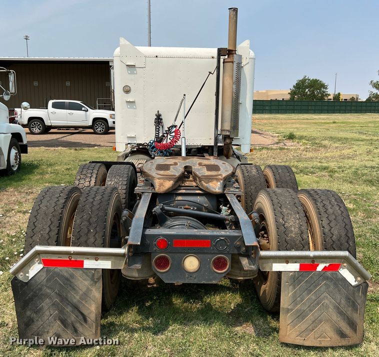 image for item DR1420 1995 Freightliner FLD120  semi truck