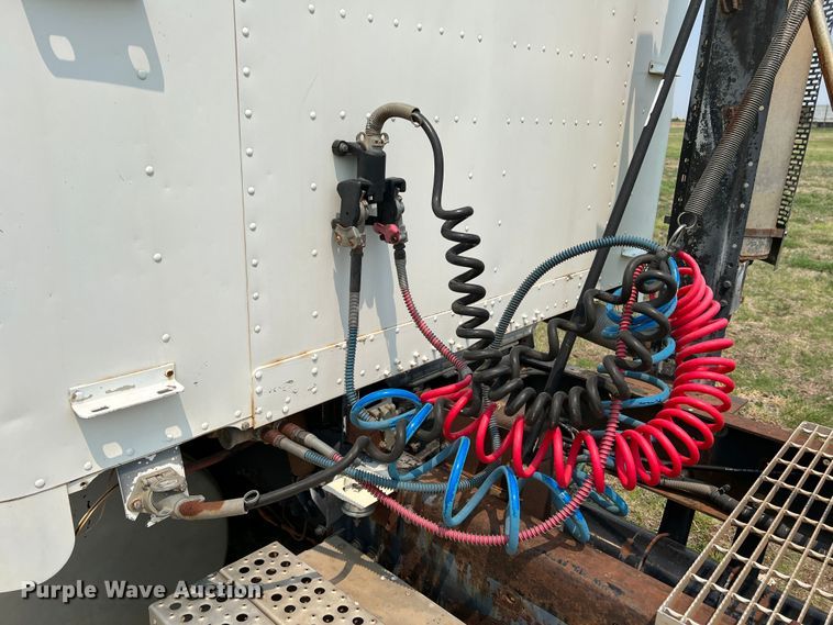 image for item DR1420 1995 Freightliner FLD120  semi truck