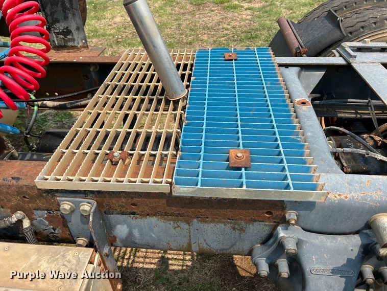 image for item DR1420 1995 Freightliner FLD120  semi truck