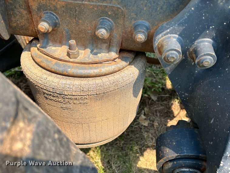 image for item DR1420 1995 Freightliner FLD120  semi truck