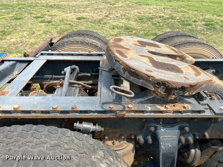 image for item DR1420 1995 Freightliner FLD120  semi truck