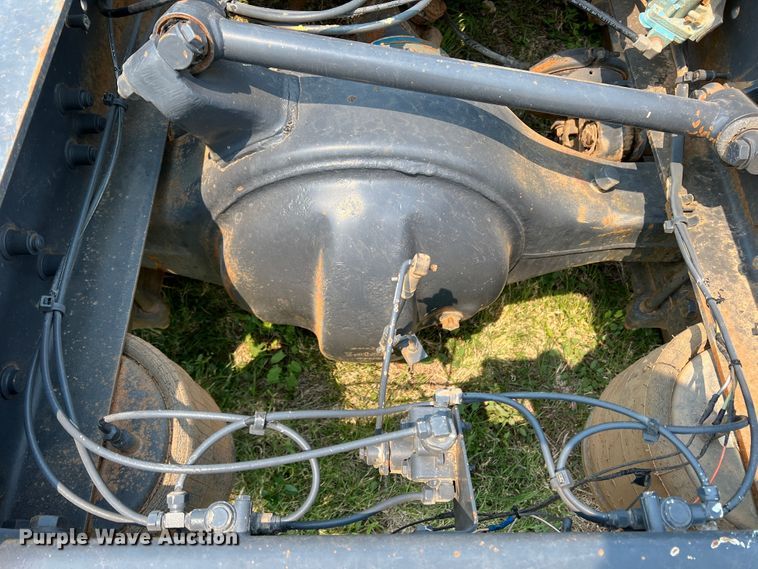 image for item DR1420 1995 Freightliner FLD120  semi truck