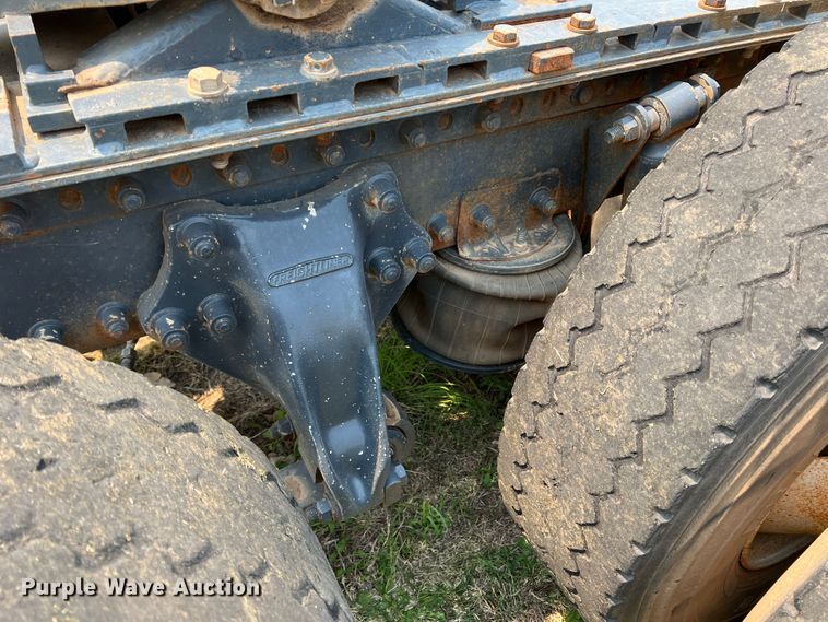 image for item DR1420 1995 Freightliner FLD120  semi truck