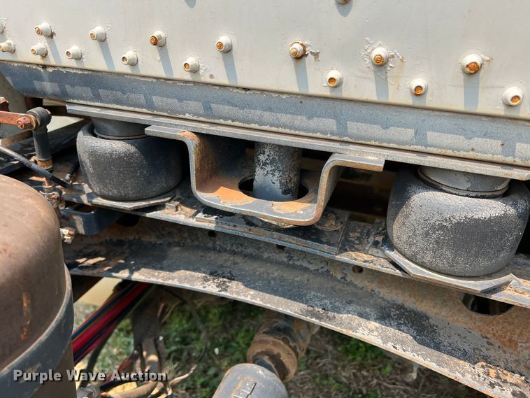 image for item DR1420 1995 Freightliner FLD120  semi truck