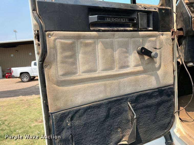 image for item DR1420 1995 Freightliner FLD120  semi truck