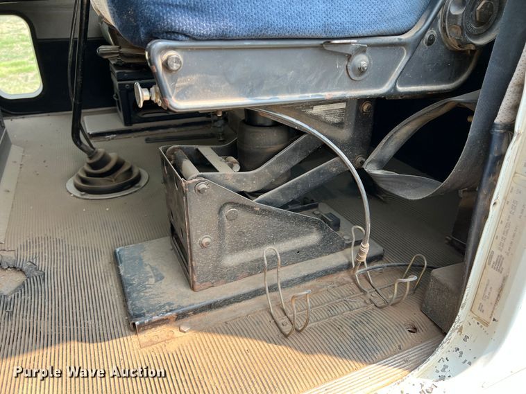 image for item DR1420 1995 Freightliner FLD120  semi truck