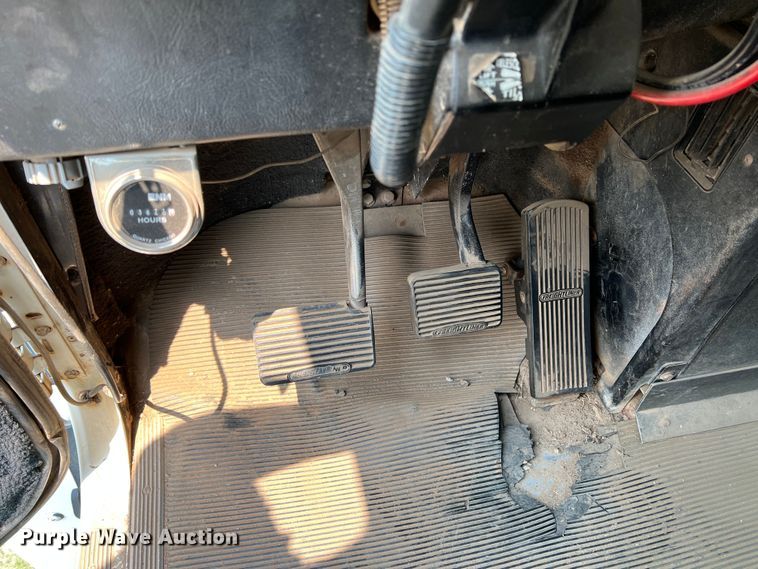 image for item DR1420 1995 Freightliner FLD120  semi truck