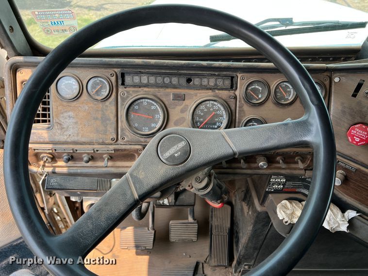 image for item DR1420 1995 Freightliner FLD120  semi truck