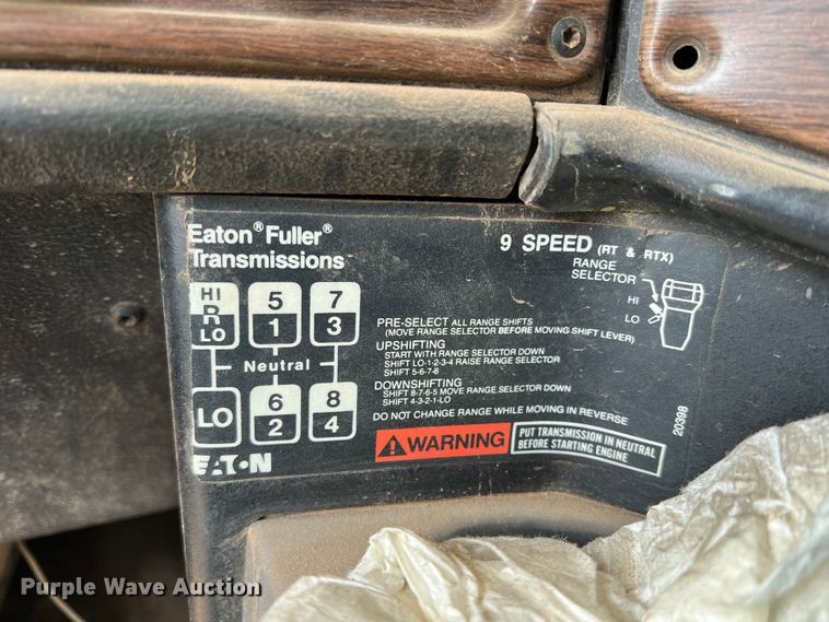 image for item DR1420 1995 Freightliner FLD120  semi truck