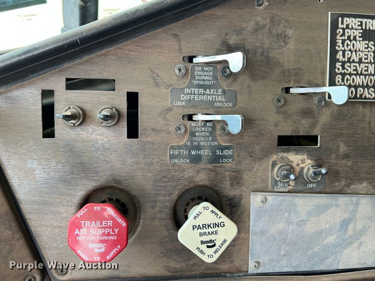 image for item DR1420 1995 Freightliner FLD120  semi truck