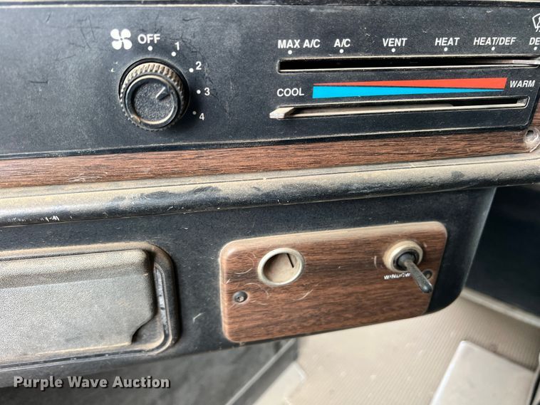 image for item DR1420 1995 Freightliner FLD120  semi truck