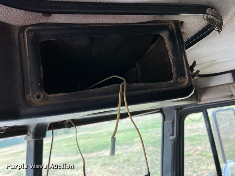 image for item DR1420 1995 Freightliner FLD120  semi truck