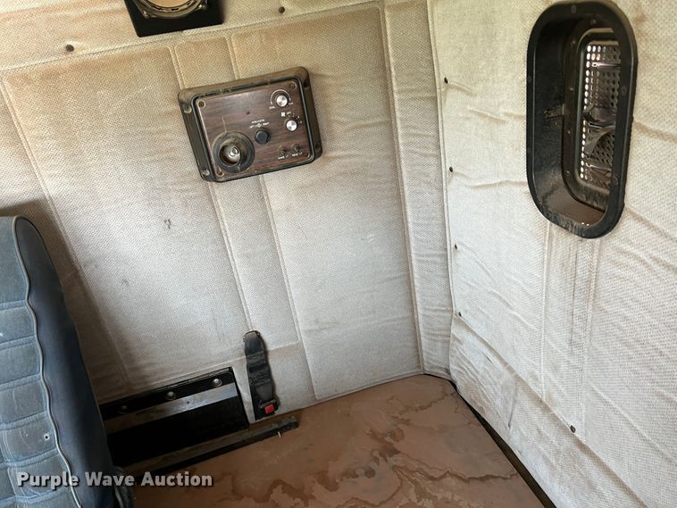 image for item DR1420 1995 Freightliner FLD120  semi truck