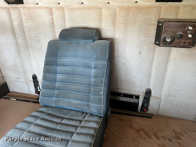 image for item DR1420 1995 Freightliner FLD120  semi truck