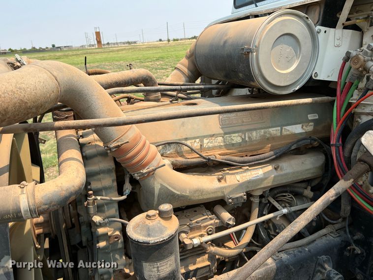 image for item DR1420 1995 Freightliner FLD120  semi truck