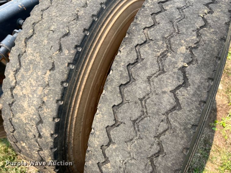 image for item DR1420 1995 Freightliner FLD120  semi truck