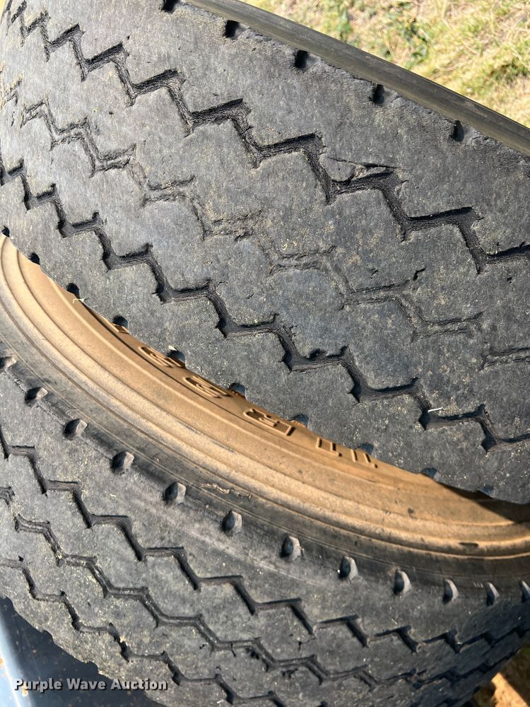 image for item DR1420 1995 Freightliner FLD120  semi truck