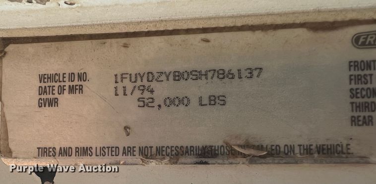 image for item DR1420 1995 Freightliner FLD120  semi truck