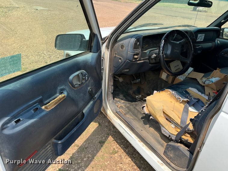 image for item DR1422 1999 GMC Suburban 1500