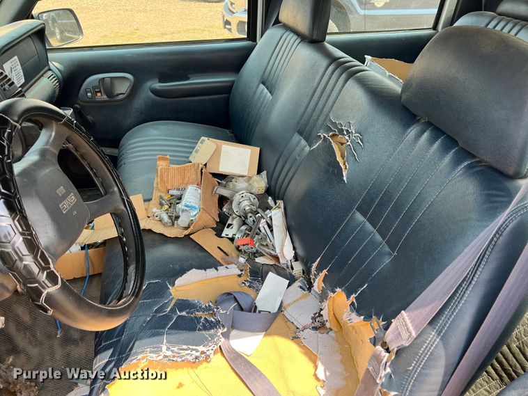 image for item DR1422 1999 GMC Suburban 1500