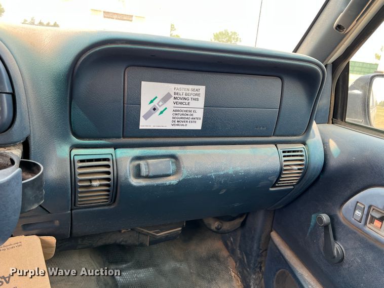 image for item DR1422 1999 GMC Suburban 1500