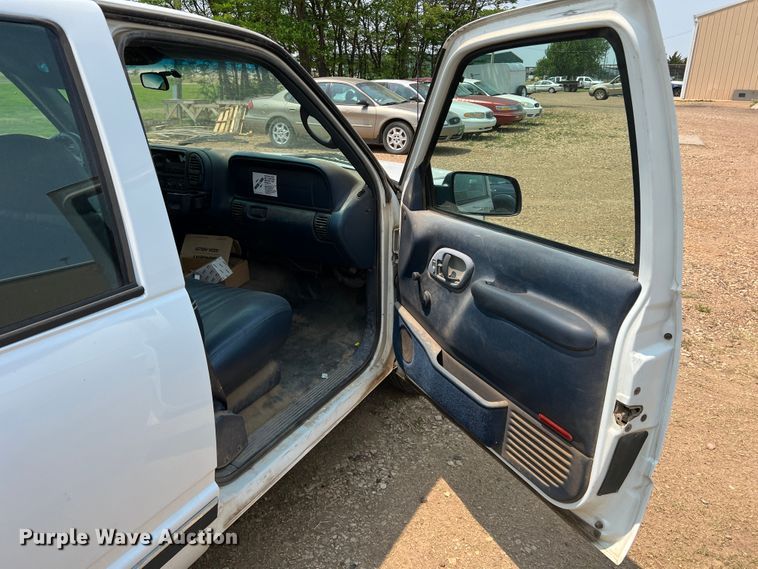 image for item DR1422 1999 GMC Suburban 1500
