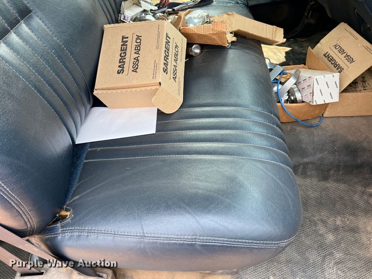 image for item DR1422 1999 GMC Suburban 1500