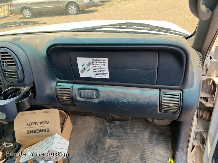 image for item DR1422 1999 GMC Suburban 1500