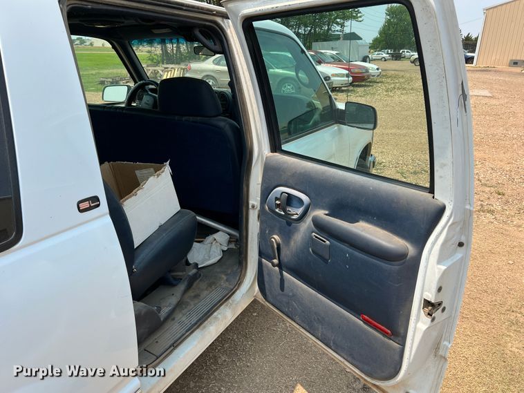 image for item DR1422 1999 GMC Suburban 1500