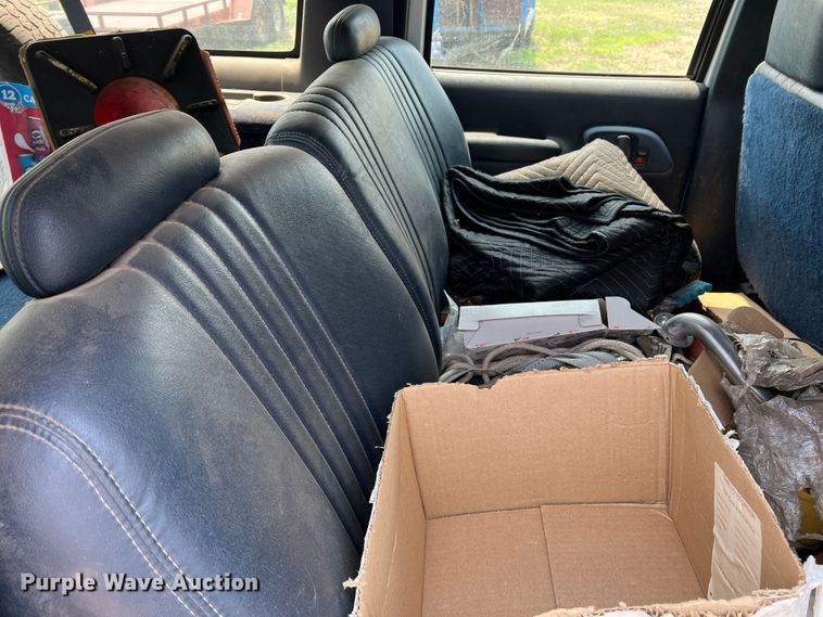 image for item DR1422 1999 GMC Suburban 1500