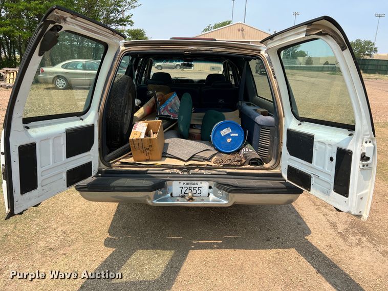 image for item DR1422 1999 GMC Suburban 1500