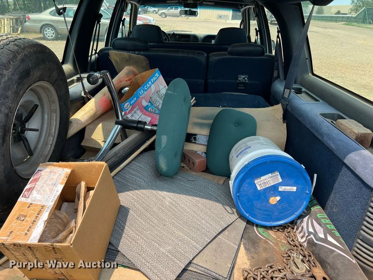 image for item DR1422 1999 GMC Suburban 1500