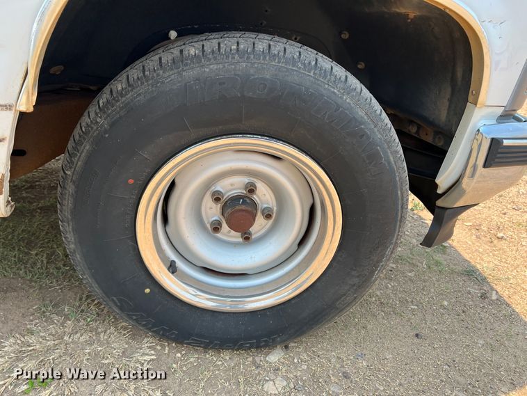 image for item DR1422 1999 GMC Suburban 1500