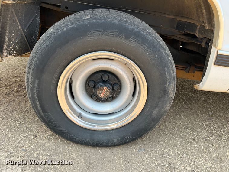 image for item DR1422 1999 GMC Suburban 1500