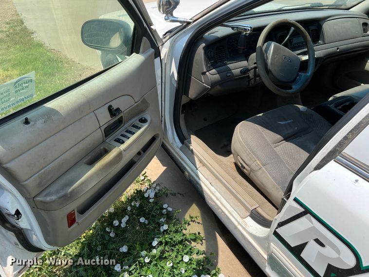image for item DR1424 2010 Ford Crown Victoria Police Interceptor