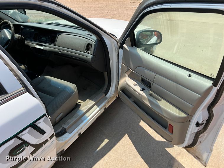 image for item DR1424 2010 Ford Crown Victoria Police Interceptor