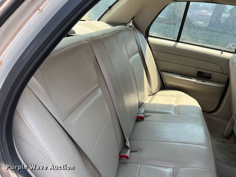 image for item DR1424 2010 Ford Crown Victoria Police Interceptor