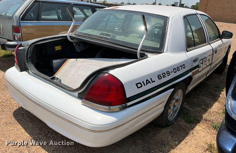 image for item DR1425 2004 Ford Crown Victoria
