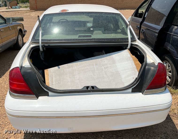 image for item DR1425 2004 Ford Crown Victoria