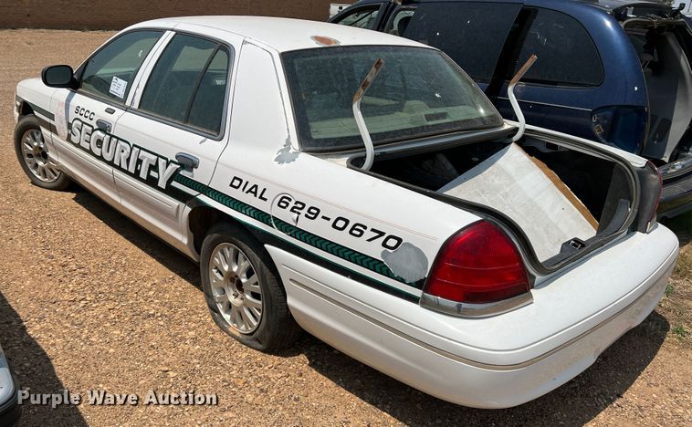 image for item DR1425 2004 Ford Crown Victoria